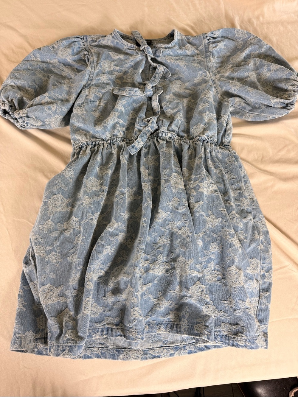 Miou Muse Shop Zoco 
Women’s denim Lace-Effect Puff Sleeve Dress with Tie Front